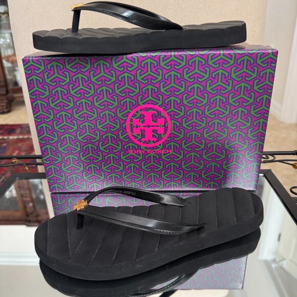 Tory Burch Kira Black Flip Flops w/Gold Double T Logo Size 6 New with Box - Picture 9 of 12